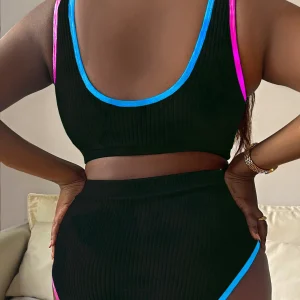 Maillot noir taille plus pour la plage