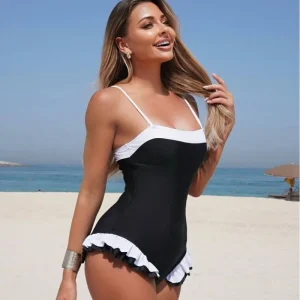Maillot de bain une pièce élégant avec volants