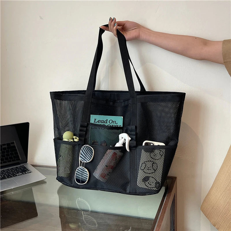 Détail des poignées du sac de plage en maille