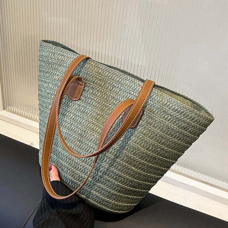 Sac d'été en osier avec détails en cuir