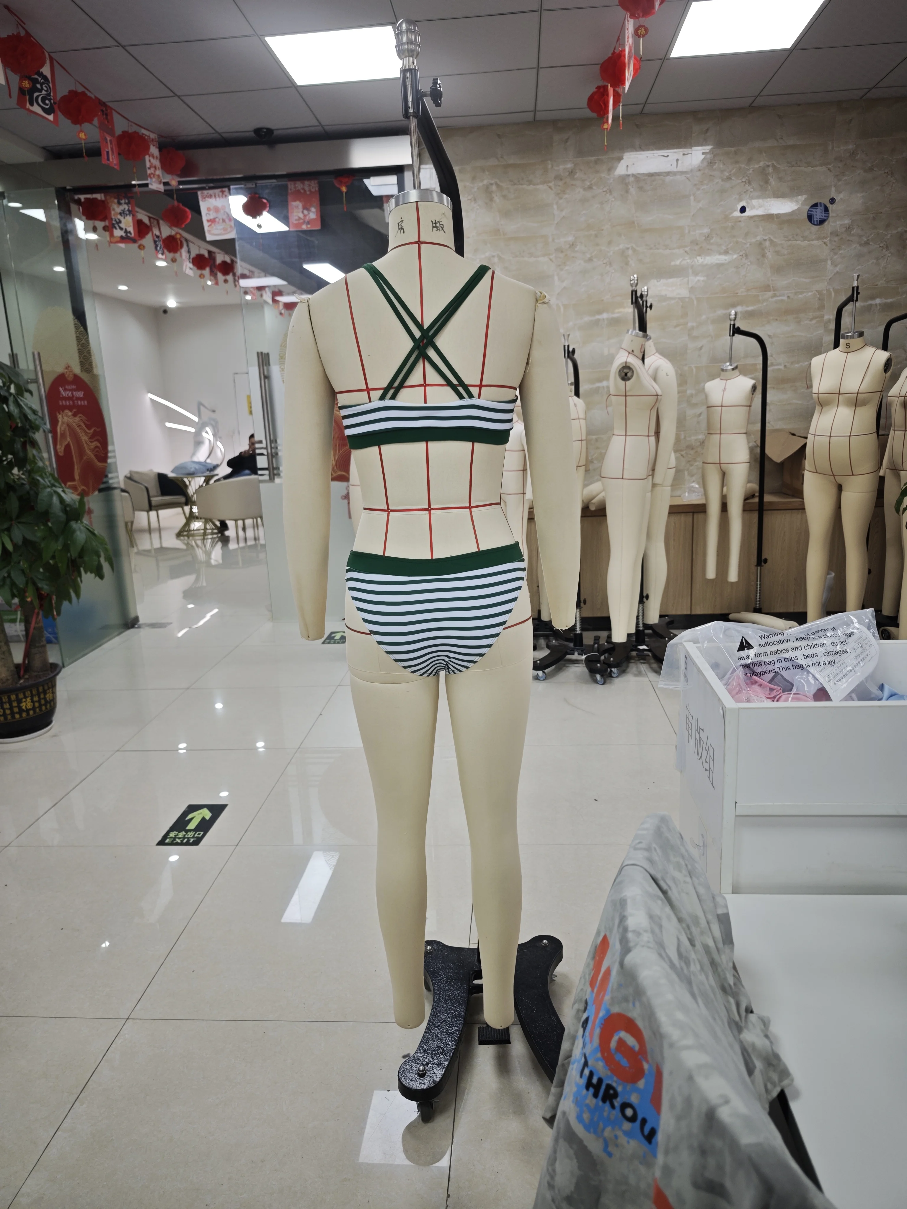 bikini brassière chic
