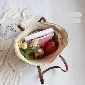 Grand panier d'été en paille pour la plage