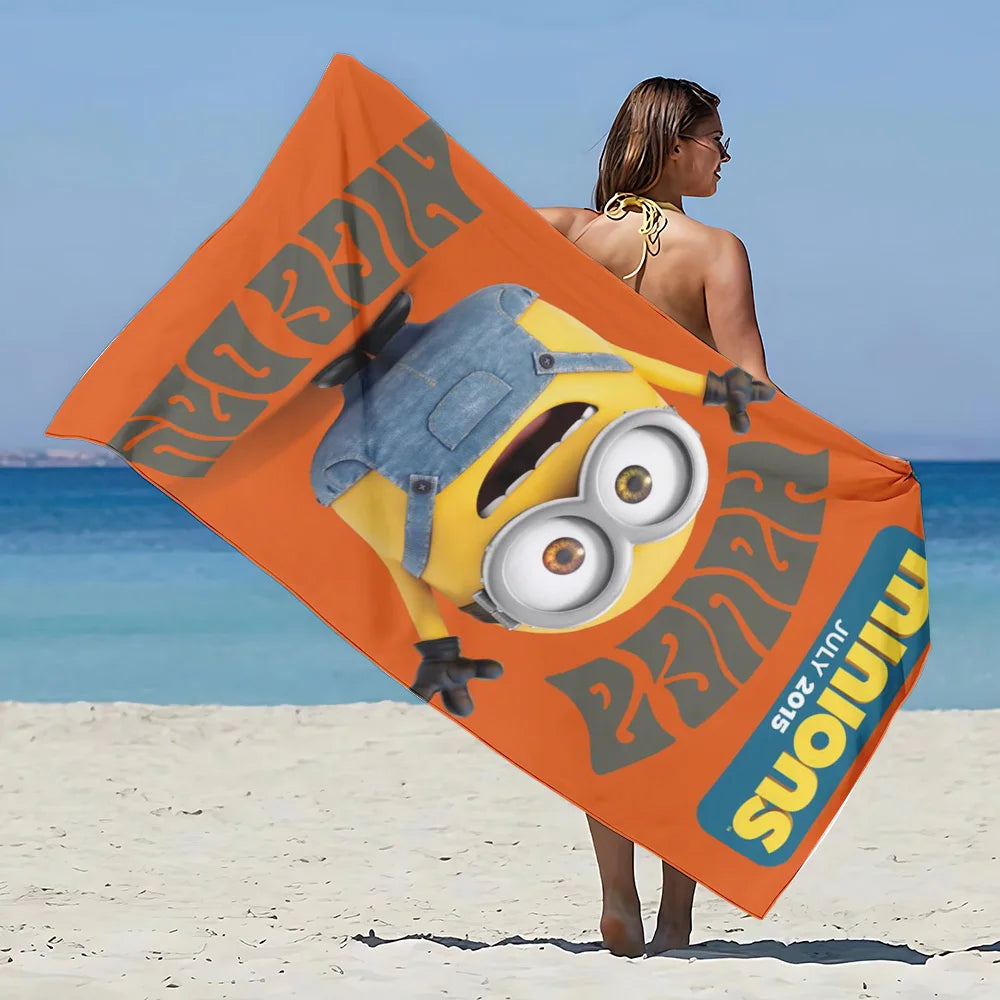 Serviette Minions colorée pour la plage