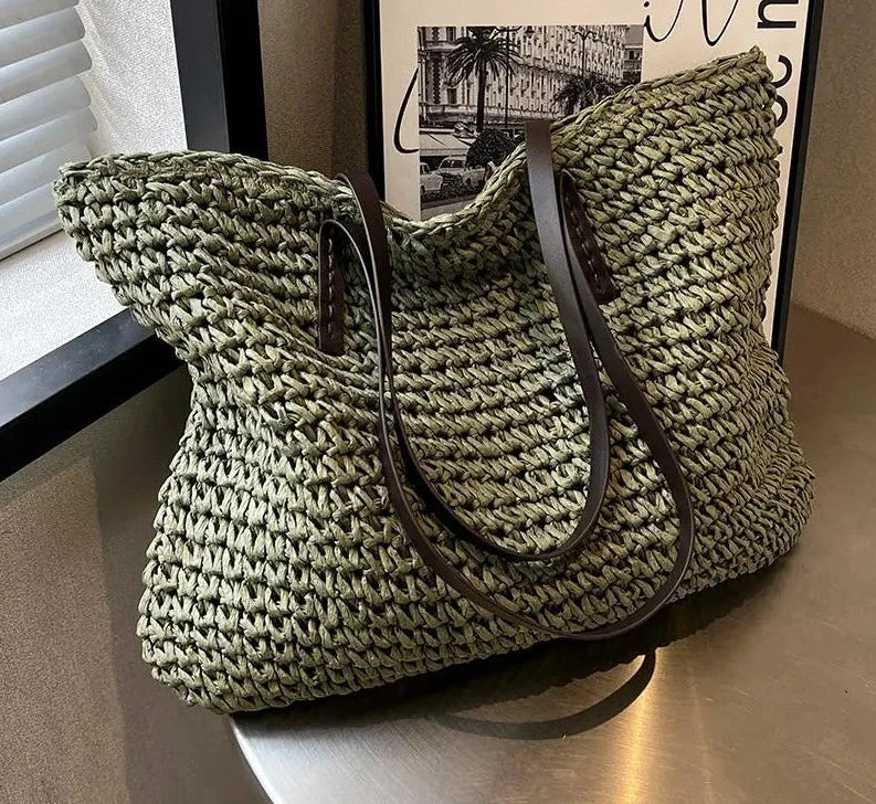 Tote en osier pour accessoires de plage