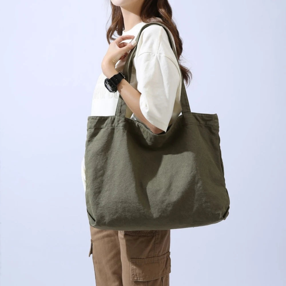 Sac cabas en coton de Rafe posé sur une table