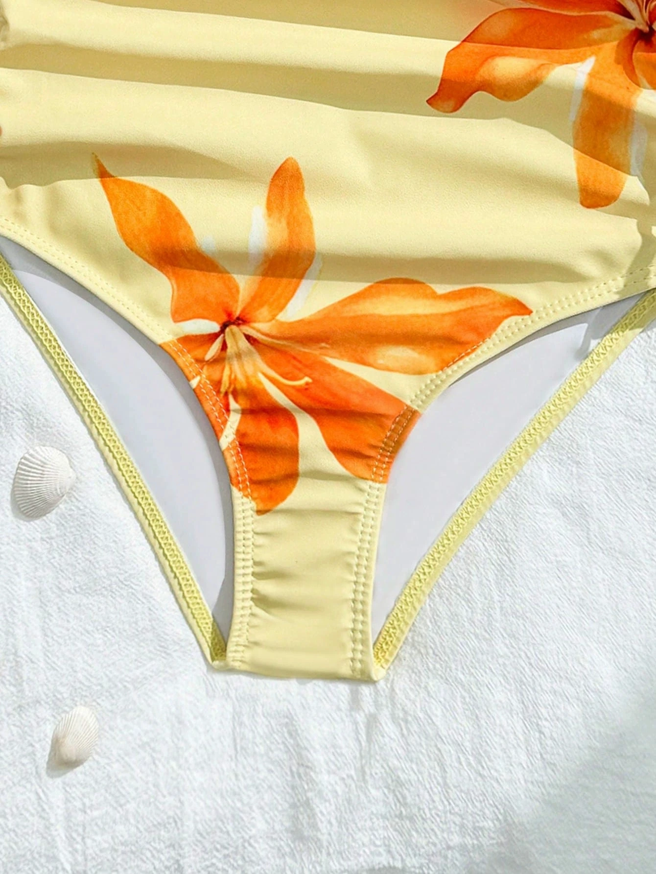 Vêtement estival enfant modèle fleurs colorées