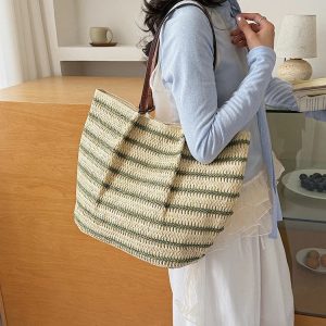 Gros plan sur le sac cabas plage Nerina beige
