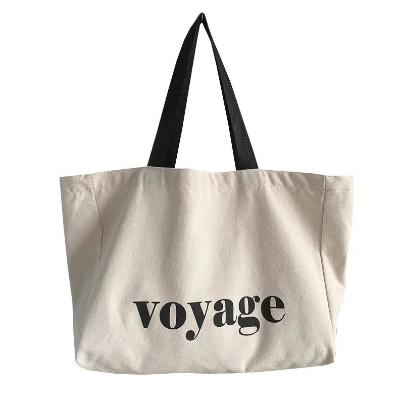 Sac de plage stylé en tissu léger pour escapades estivales