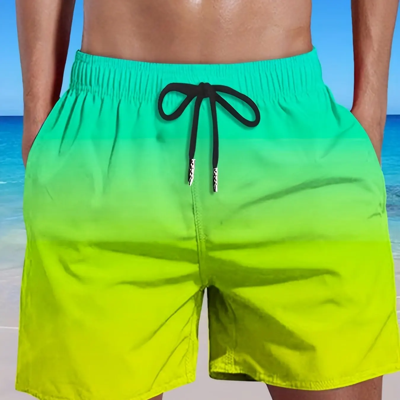Homme portant short de bain Sunset Paradise sur la plage