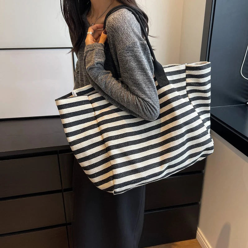 Sac marin en toile rayée pour la plage