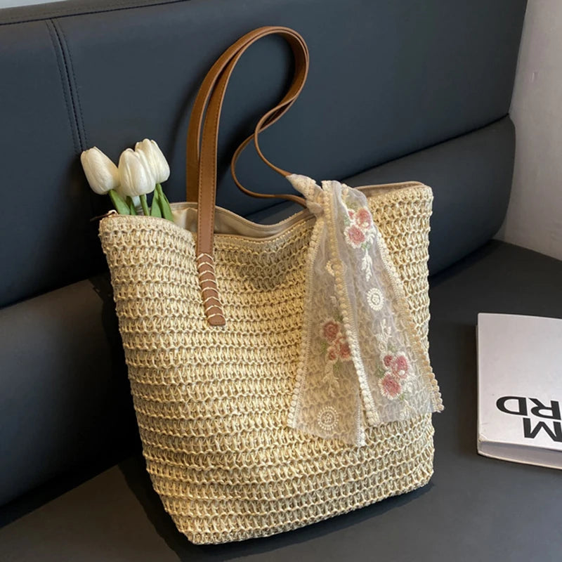 Design élégant du sac cabas en paille Alina
