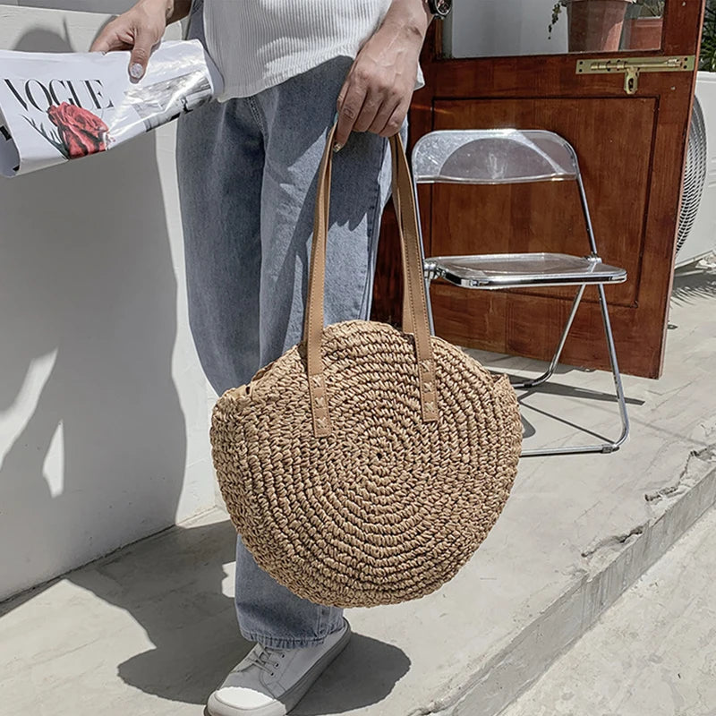 Sac Astraea à côté d'une serviette de plage