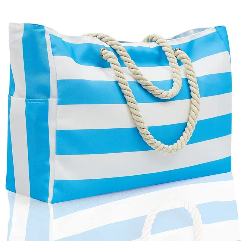Vue de dessus du sac de plage Vita avec accessoires de plage