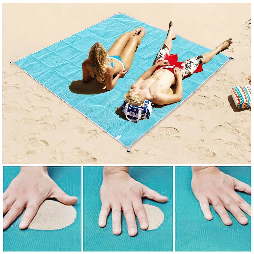 Grande serviette de plage pour deux personnes sur le sable