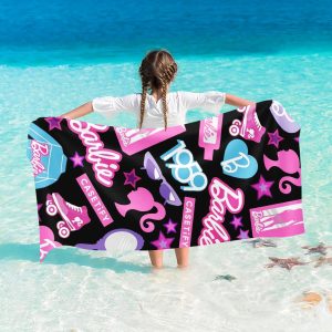 Détail du motif Barbie sur serviette de plage