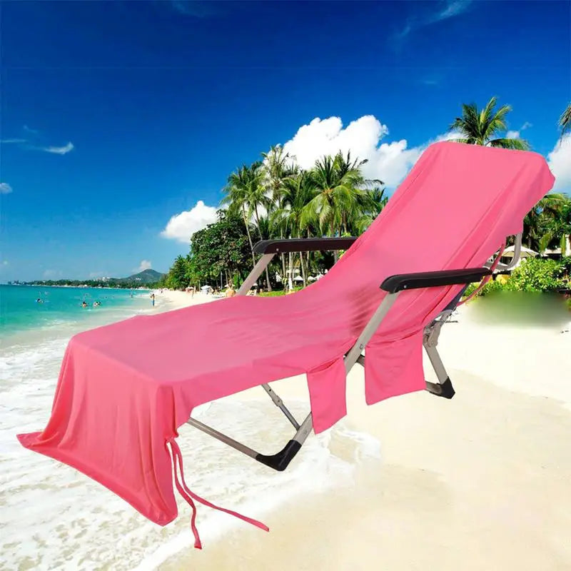 Relaxation sur une serviette de plage avec dossier
