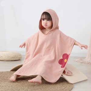 Serviette de plage bébé fille rose à motifs