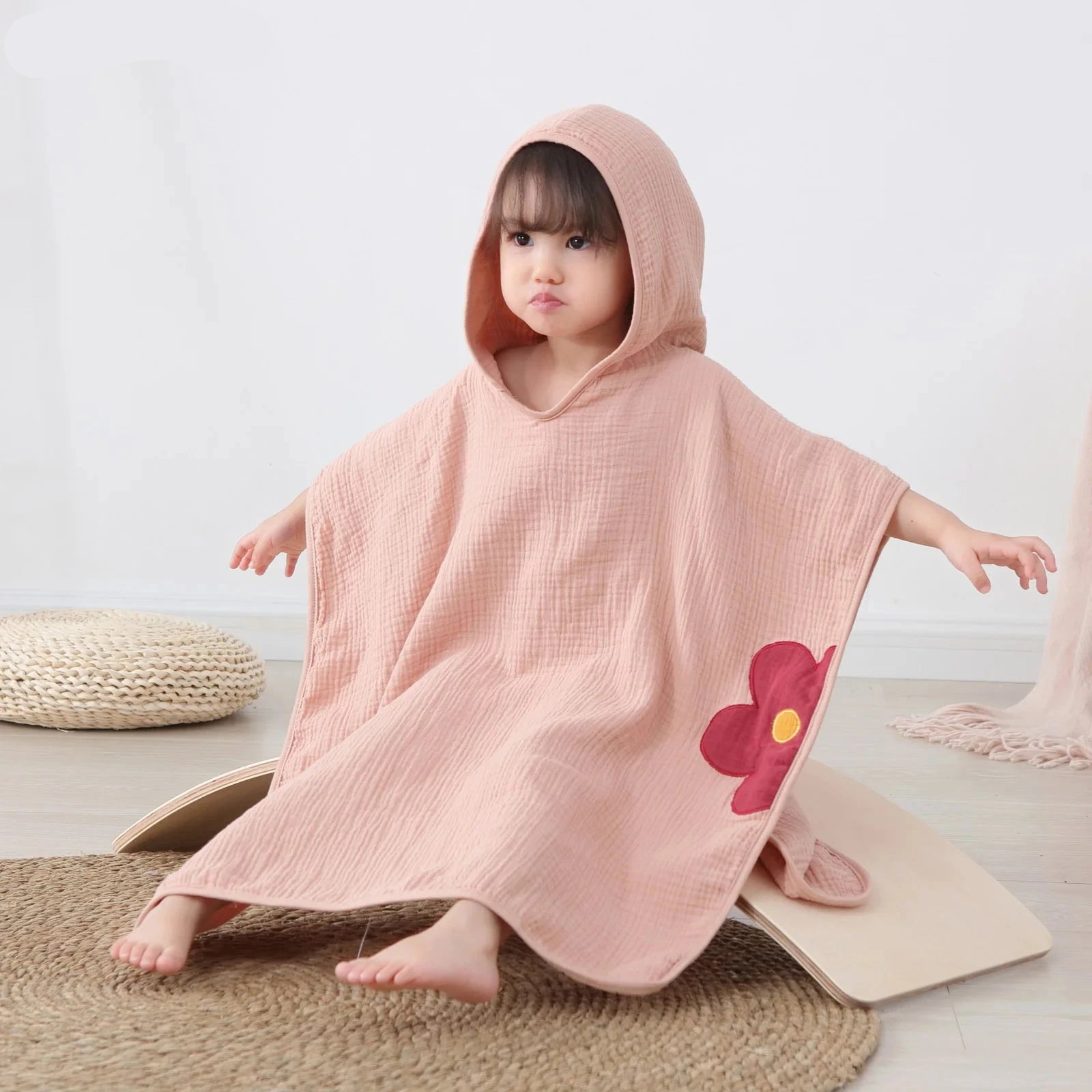 Serviette de plage bébé fille rose à motifs