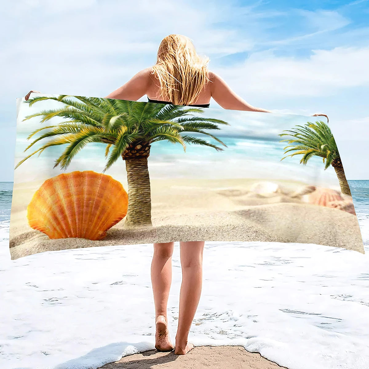 Serviette de plage avec coquillages en fond