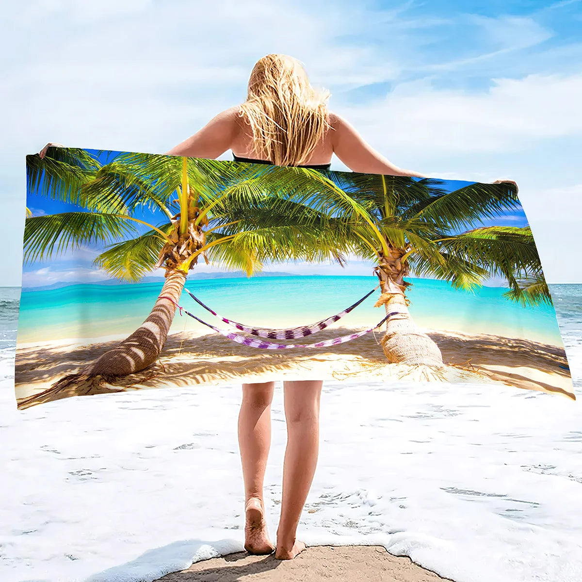 Serviette de plage roulée et attachée