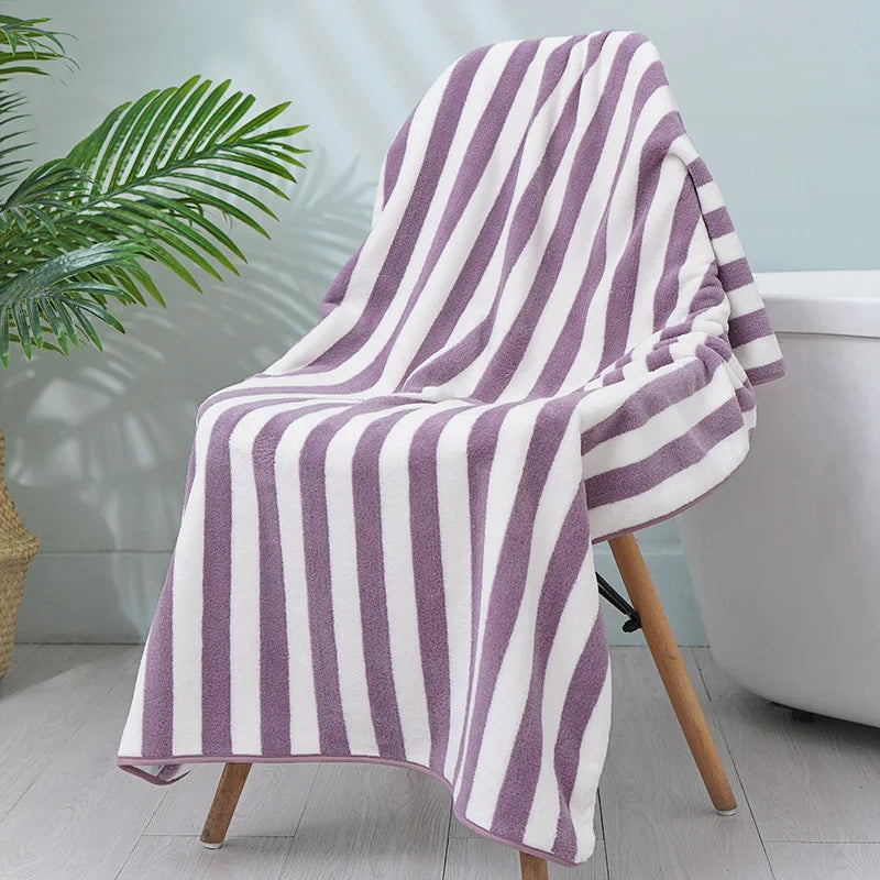 Serviette design rayé pour sorties plage