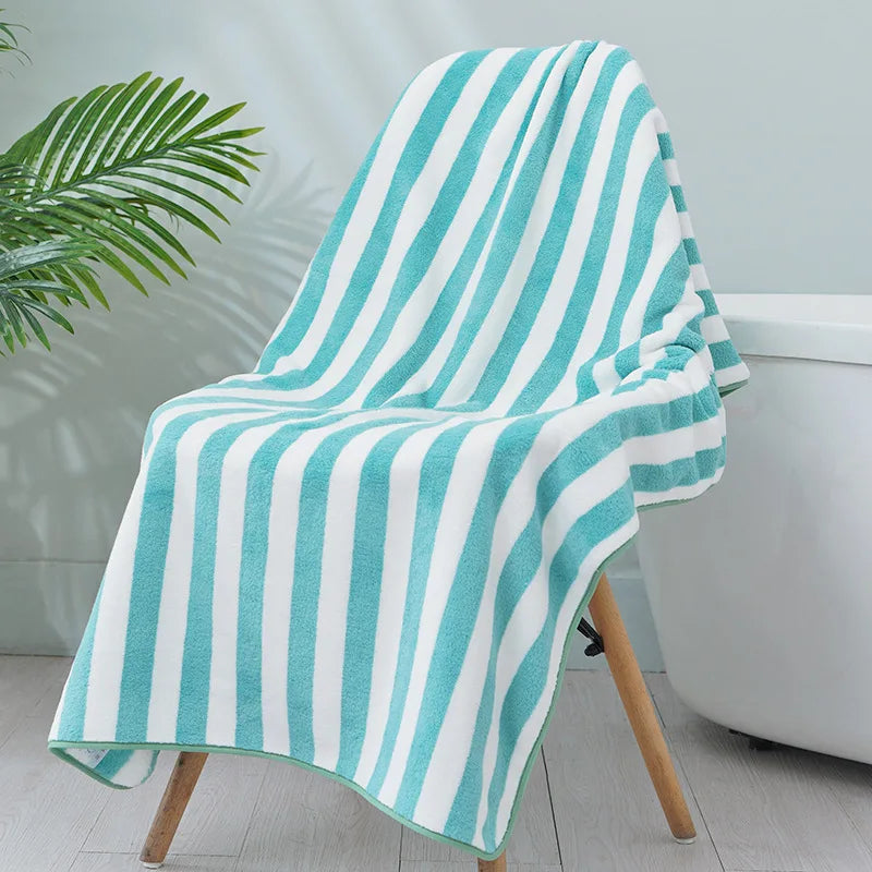 Accessoire de plage serviette rayée