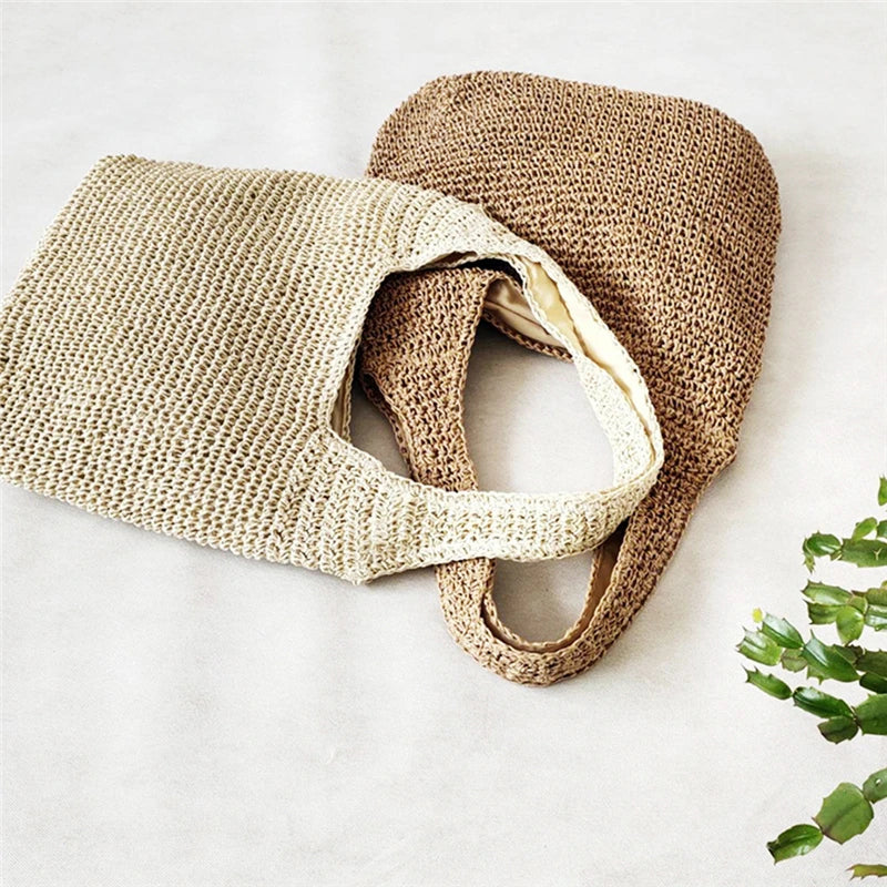 Sac de plage chic Atria à côté d'une serviette