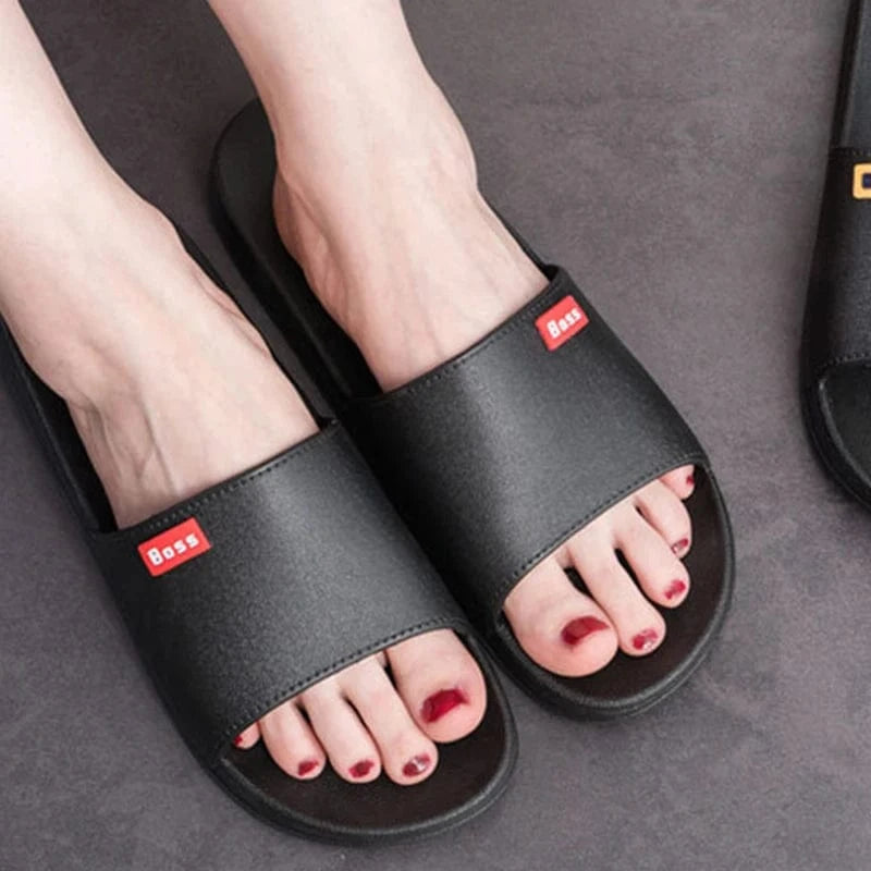 Claquettes modernes pour homme en vacances