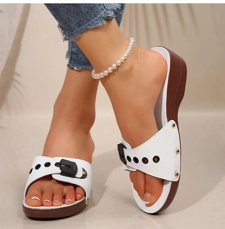 Sandales Fashion Coast sur planche de surf