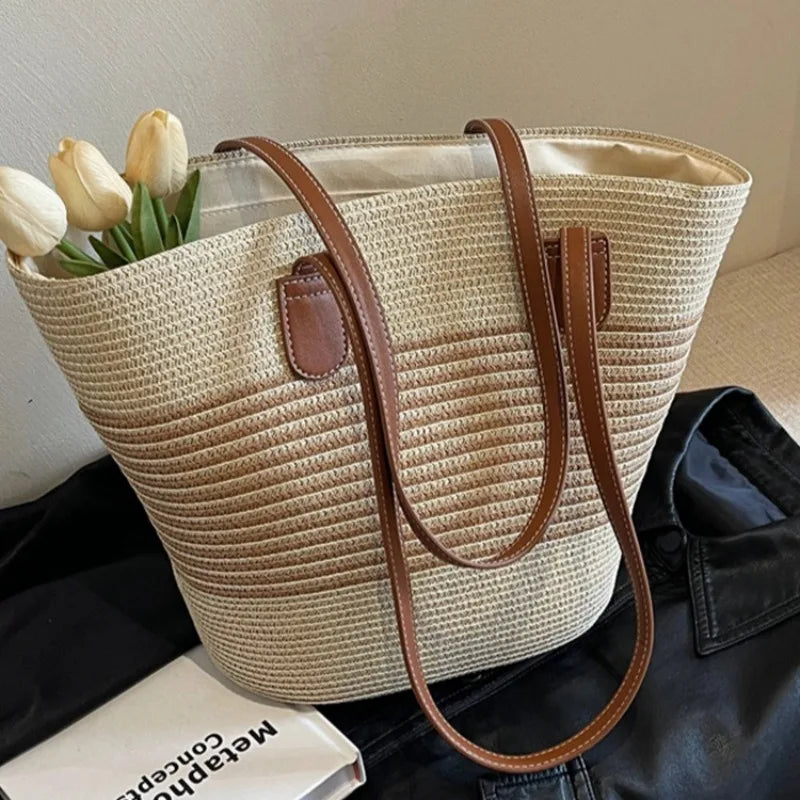 Panier de plage en paille avec anses tressées