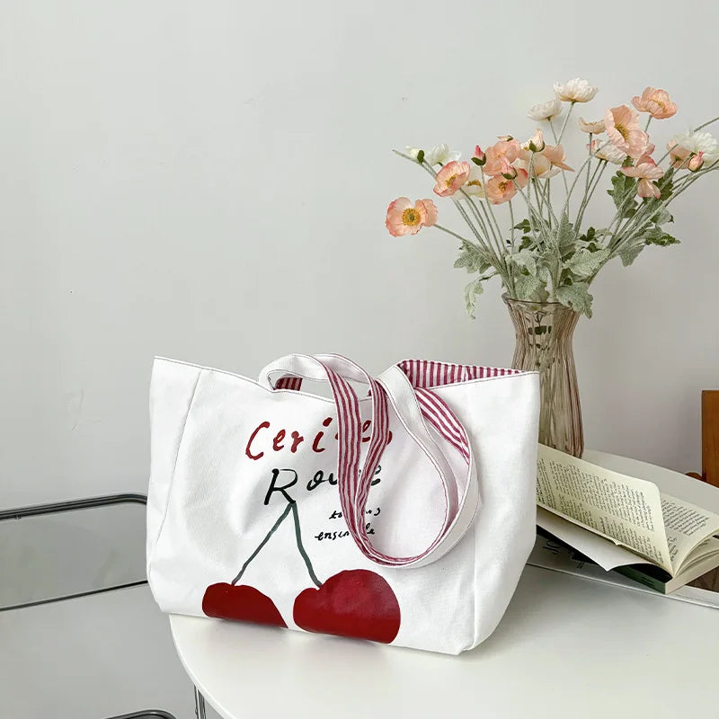 Cabas large style cherry pratique pour l'été