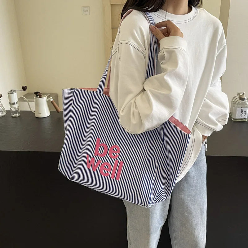 Maxi Tote Bag Gyail posé sur une table