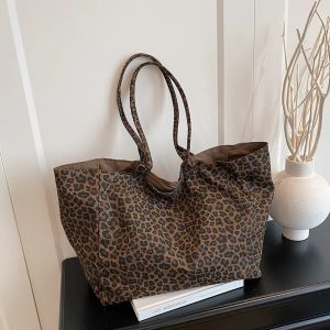 détail anse sac cabas léopard