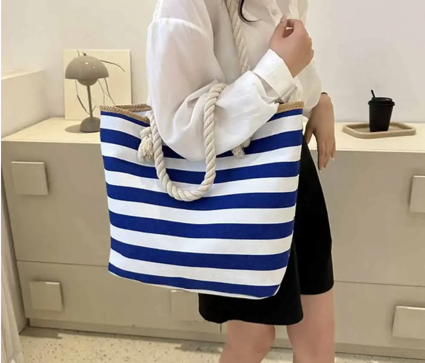 Détail du tissu rayé du sac de plage Kyra