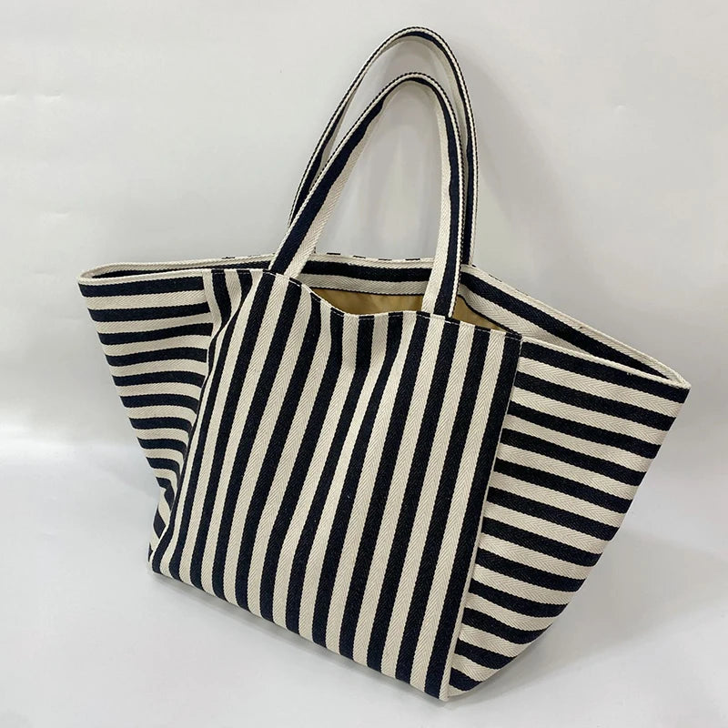 Transportez vos essentiels de plage avec le sac Ronda